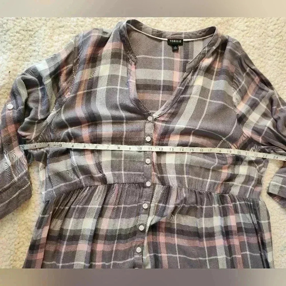 Torrid Purple and Gray Plaid V-Neck Cuffed Sleeve Top, 2x - Picture 9 of 11